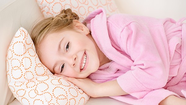 美女<strong>乳房</strong>左大右小怎么办？<strong>乳房</strong>大小不一其实不是病态
